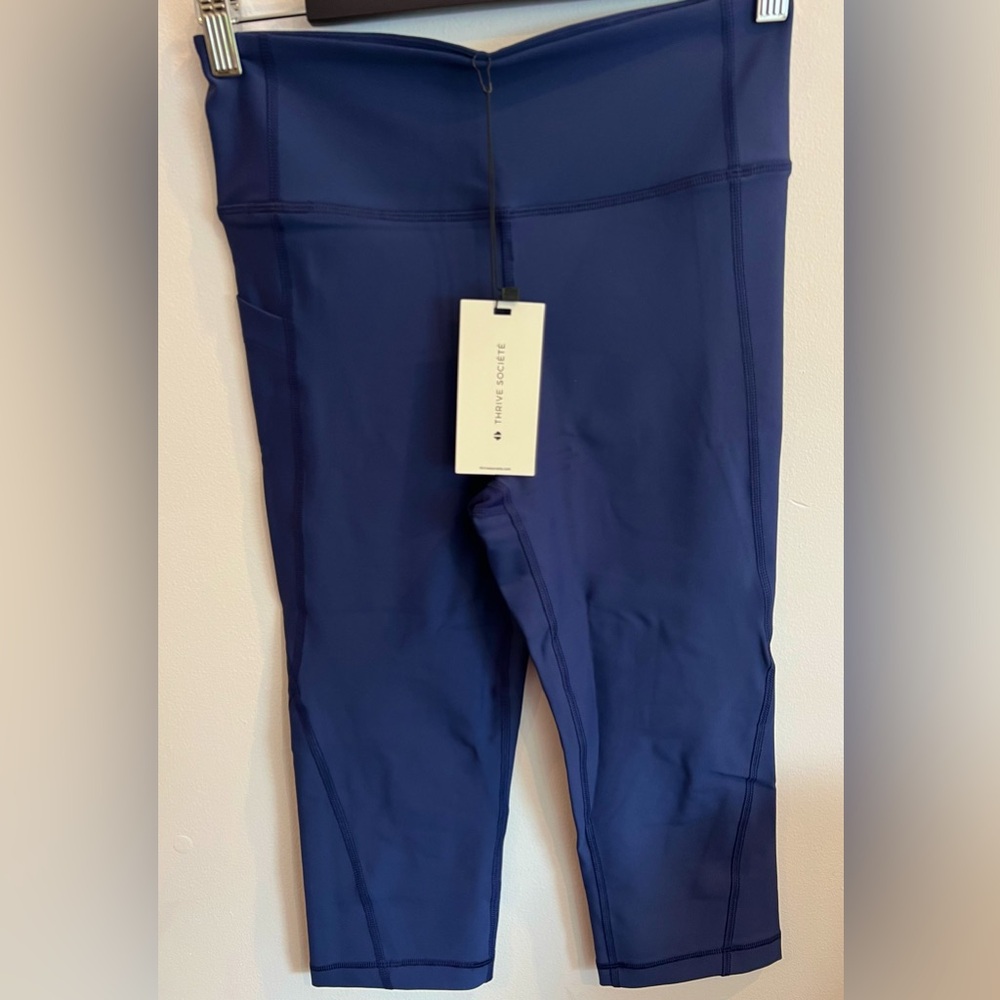 THRIVE SOCIETE Womens Active Compression Workout Performance Capri (Navy)